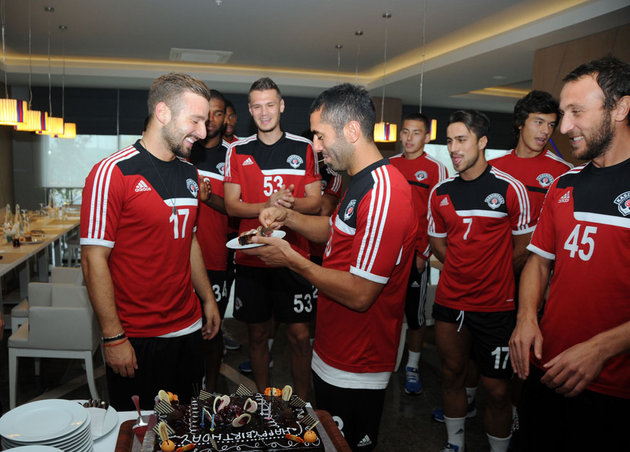 Şahin’e sürpriz doğum günü