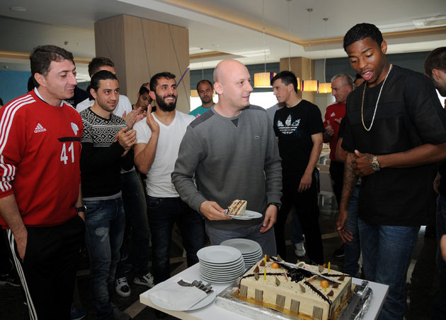 Donk ve Ergenç’e doğum günü kutlaması