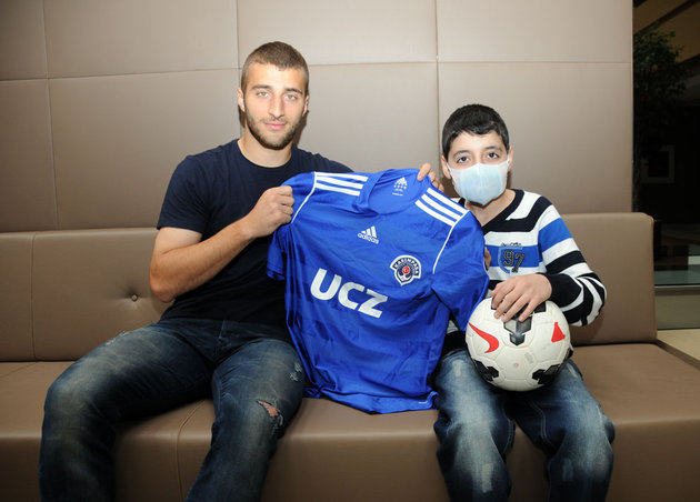 Lösemi hastası minik Ozan Tesislerimizde