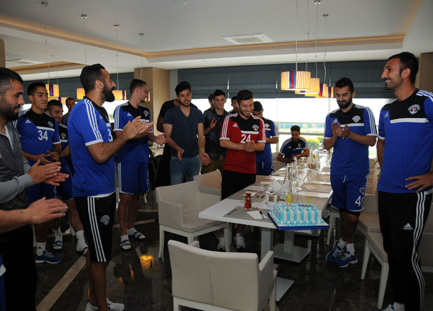 Kaptan Yalçın’a doğum günü kutlaması