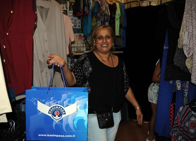 Hediye paketleri dağıtıldı