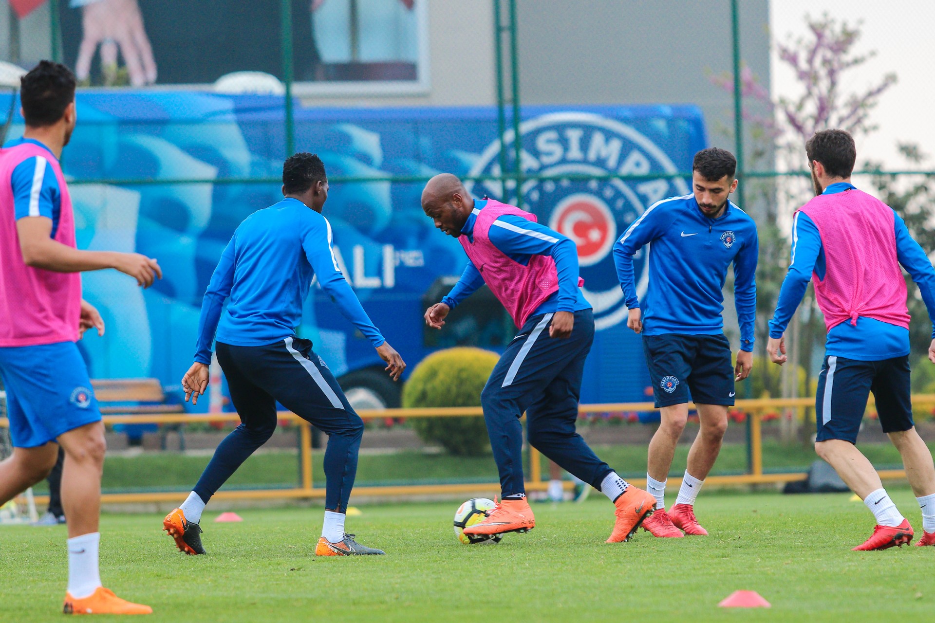 Hazırlıklar devam ediyor