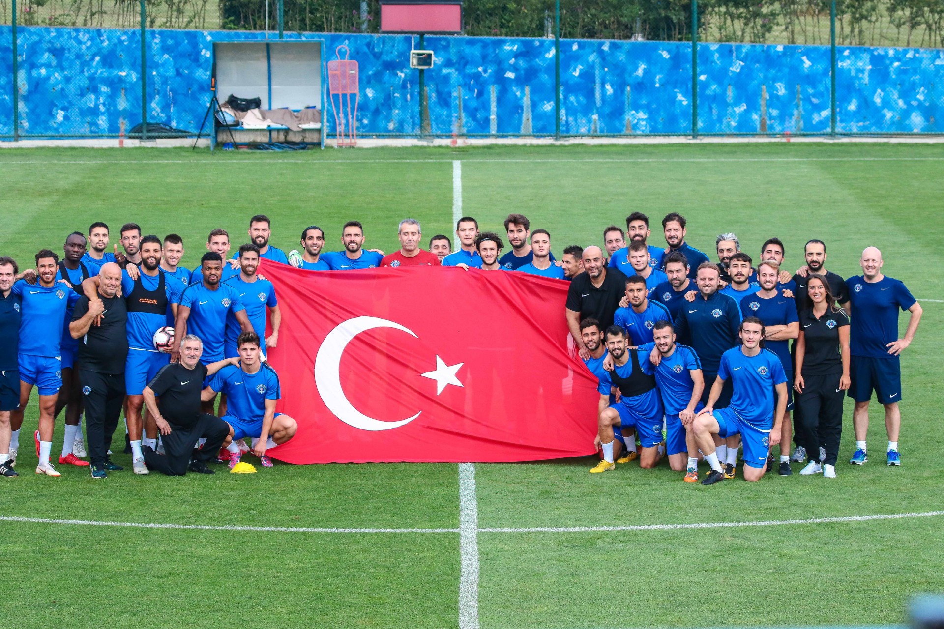 Hazırlıklar sürüyor